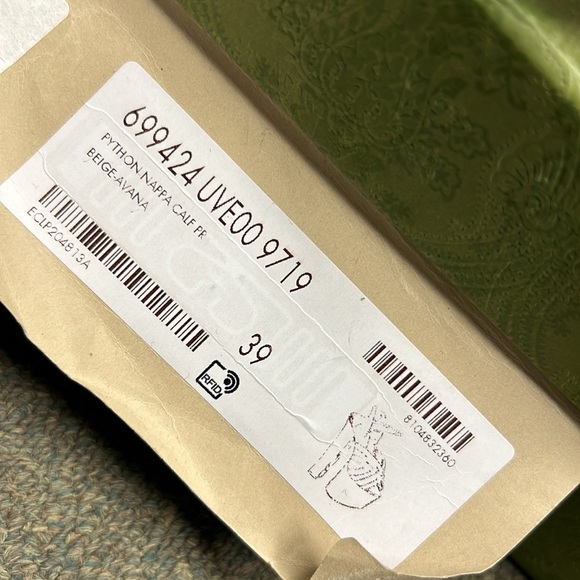 GUCCI
Leather Python Print Platform Sandals 155 - Picture 10 of 10